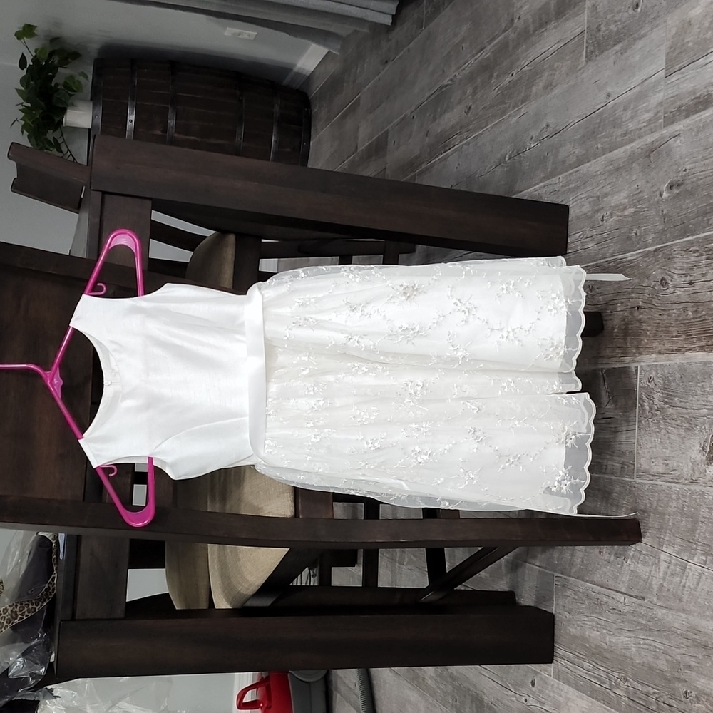 Dress - Picture 5 of 10